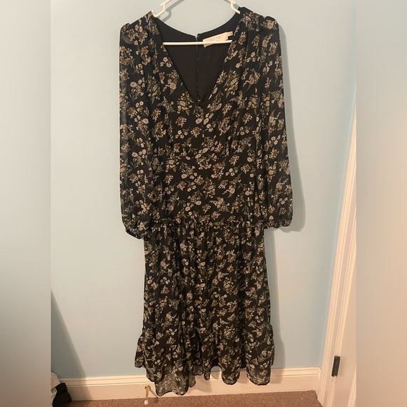 ASTR the label Floral Black Midi dress with slit and balloon sleeves - Picture 4 of 6